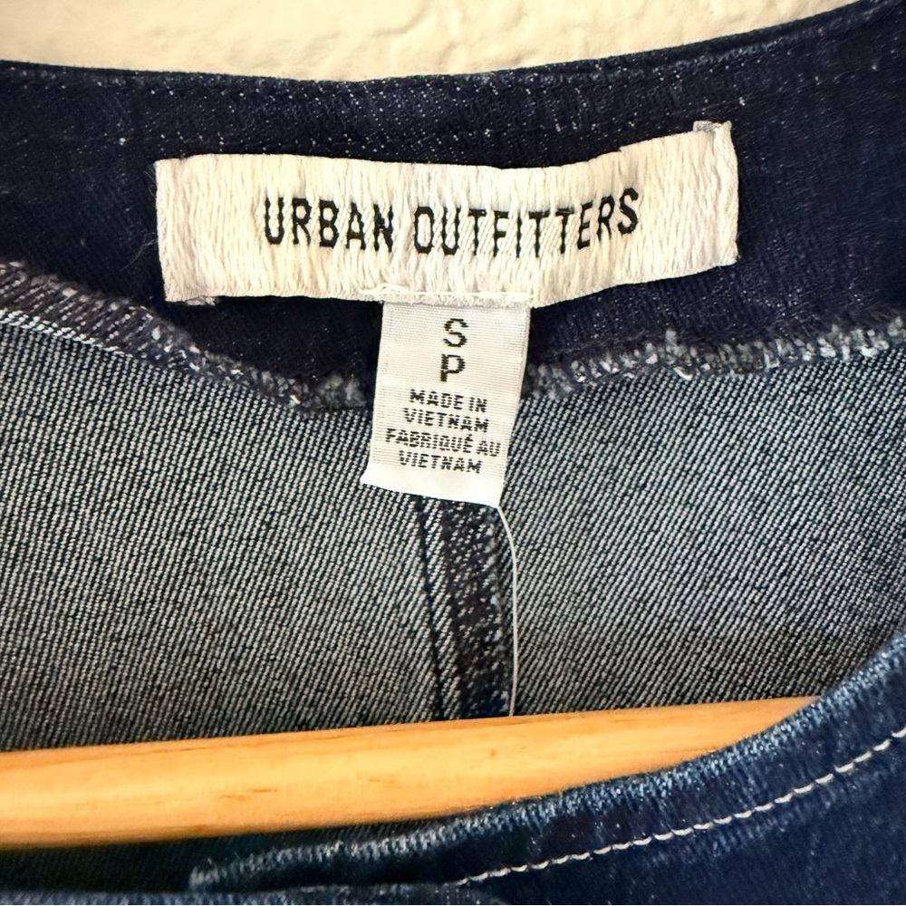 Urban Outfitters Stretch Denim Vest Size S NWT Sleeveless Button Front Jean Top - Picture 4 of 6